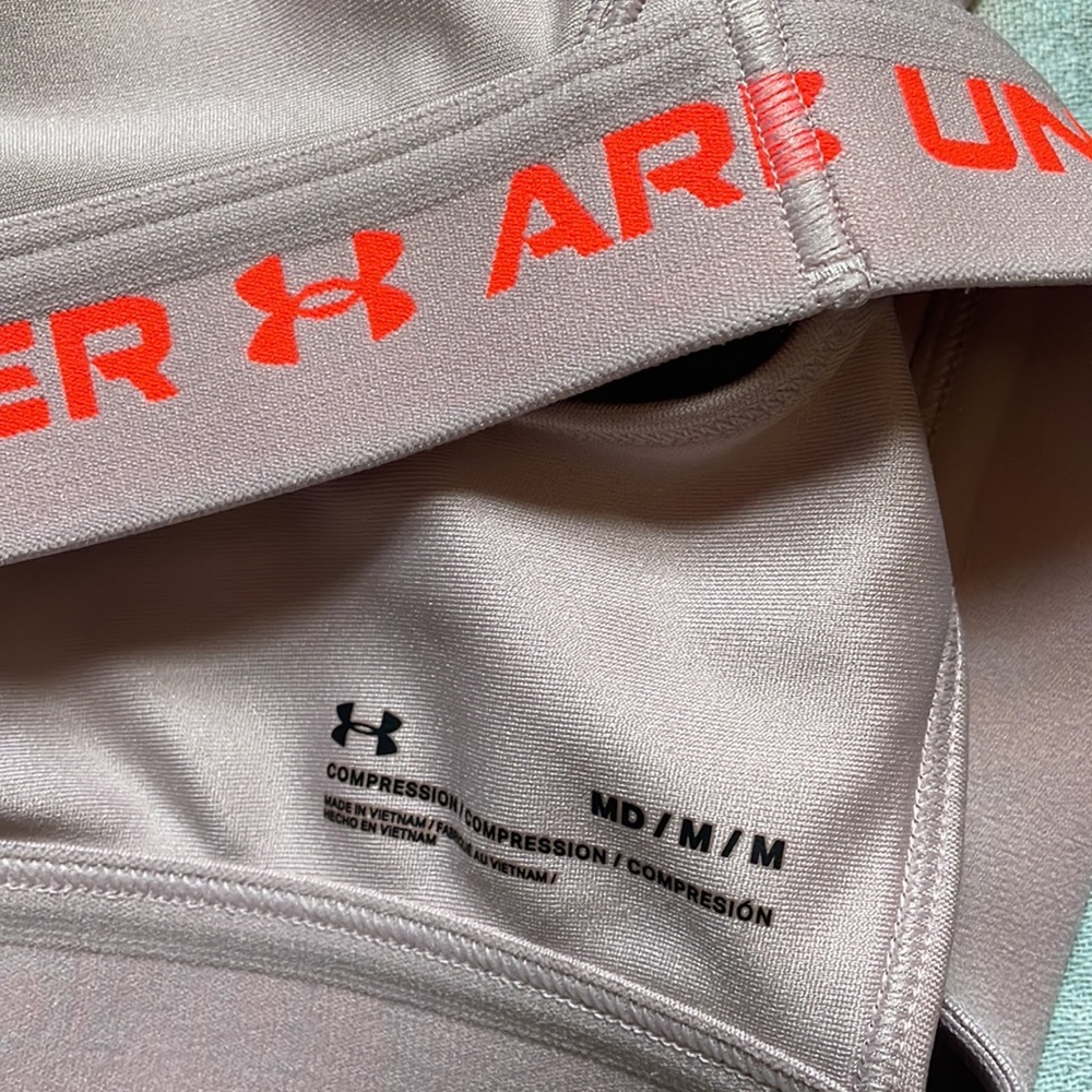 Medium pink UNDERARMOUR sports bra *LIKE NEW*